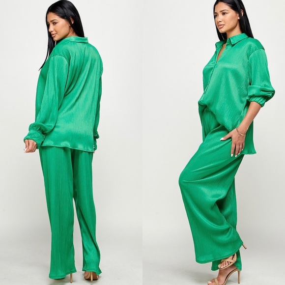 🆕Kelly green satin polyester pleated set - Picture 2 of 6